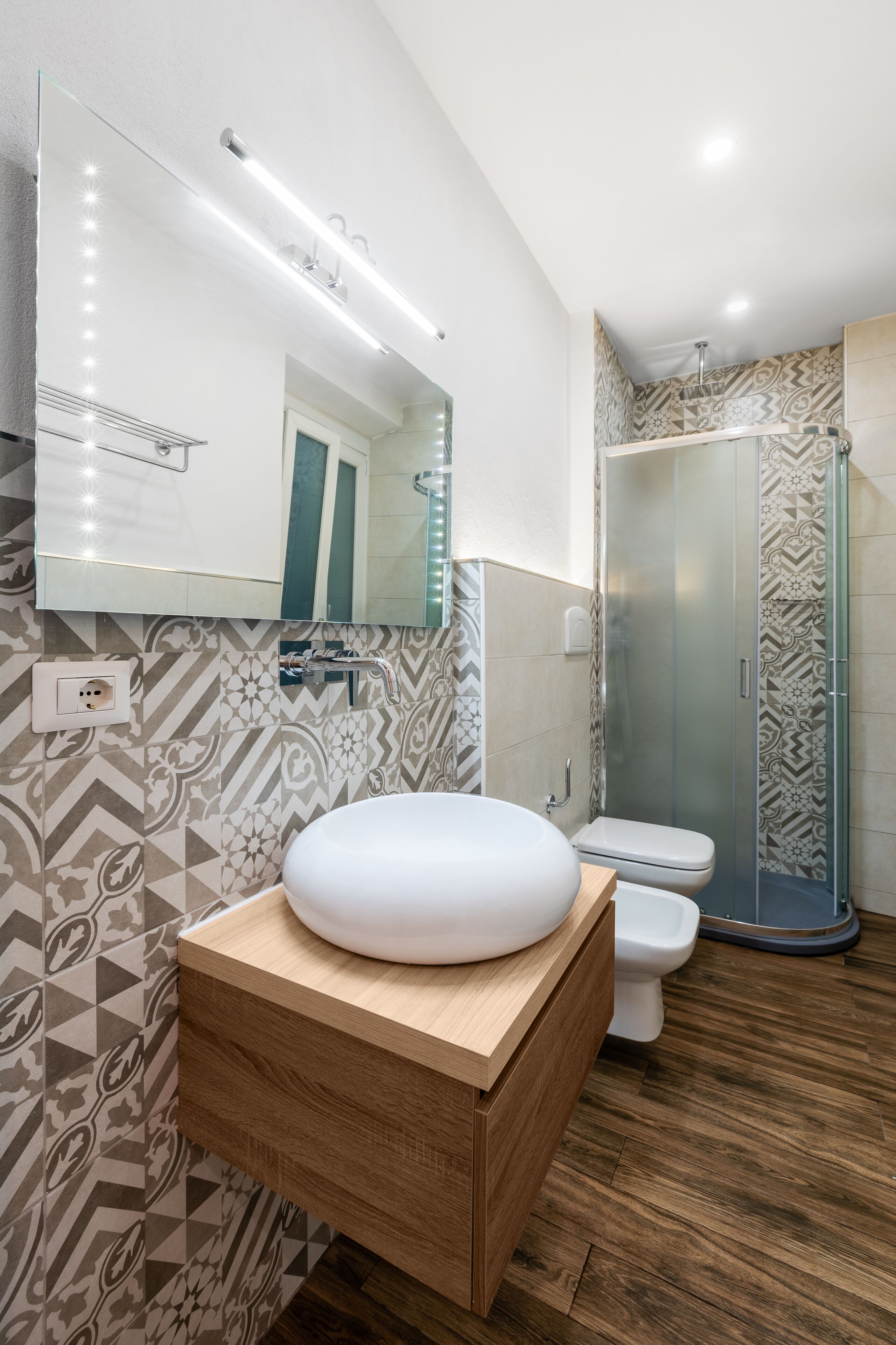 Basic-Einzelzimmer | Badezimmer | Kostenlose Toilettenartikel, Haartrockner, Hausschuhe