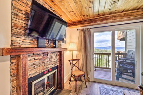 Romantic Winter Escape in the Heart of Sugar Mountain!