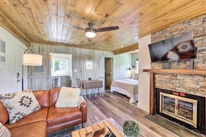 Smart TV, fireplace