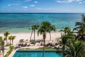 على الشاطئ، رمال بيضاء