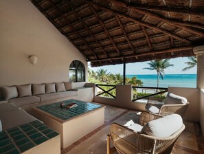 Villa, 2 soverom, ved strandkanten | Terrasse/patio