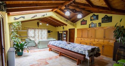 Casa en barrio tranquilo para salir a caminar, a minutos del centro de la ciudad