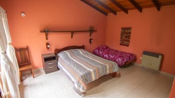 2 habitaciones, escritorio, tabla de planchar con plancha y wifi