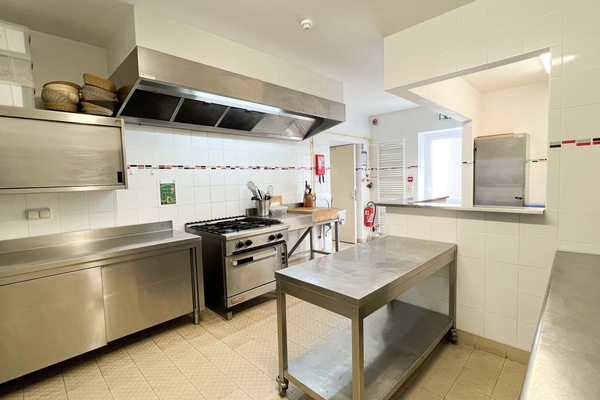 Kylskåp, mikrovågsugn, ugn och diskmaskin