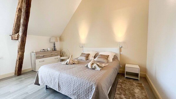 7 bedrooms, iron/ironing board, travel cot, free WiFi