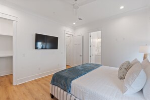 4 bedrooms, iron/ironing board, WiFi, bed sheets
