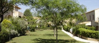 Appart. T2 de 35 m² en rez de Jardin au Calme. Résidence Fermée Avec Piscine