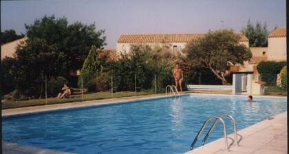 Appart. T2 de 35 m² en rez de Jardin au Calme. Résidence Fermée Avec Piscine
