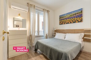 Fer et planche à repasser, Wi-Fi gratuit, draps fournis