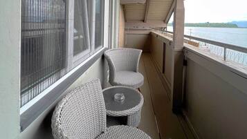 Comfort-Doppelzimmer, Balkon, Seeblick | Ausblick vom Zimmer