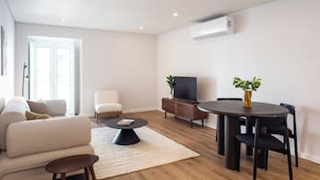 2 bedrooms, blackout curtains, iron/ironing board, free WiFi