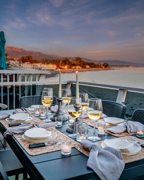 Outdoor dining - The Cottage at Miramar (Montecito)