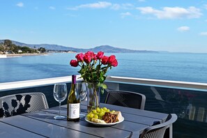 Outdoor dining - The Cottage at Miramar (Montecito)