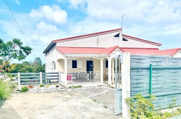 Unclassified image, 1 of 26, button - Résidence Chez Adine (Sainte-Anne)