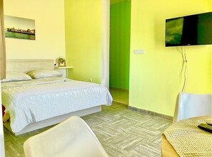 1 habitación, tabla de planchar con plancha, wifi y ropa de cama 