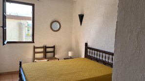 3 chambres, fer et planche à repasser, lit parapluie, draps fournis