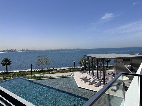 Pool - Sea view Dubai eye 3br+maid bluewaters Island (Dubai)