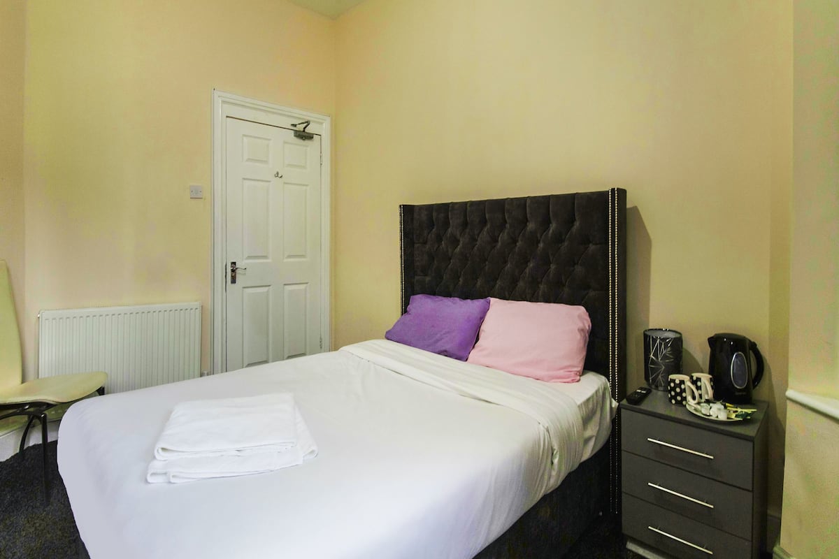 Standard Single Room, Shared Bathroom