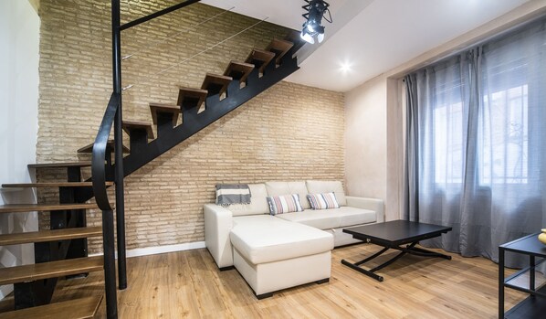 Living area - Rey de Sevilla Flats Dúplex Museo (Seville)