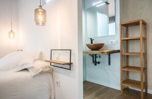 Dúplex urbano | Edredón, cortinas blackout, tabla de planchar con plancha y wifi gratis