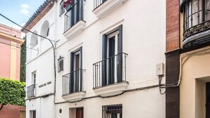 Mặt tiền nơi lưu trú