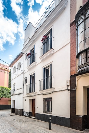 Front of property - Rey de Sevilla Flats Dúplex Museo (Seville)