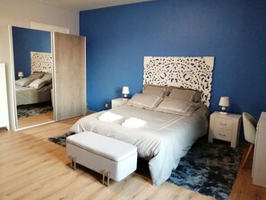 1 chambre, fer et planche à repasser, lit parapluie, Wi-Fi gratuit