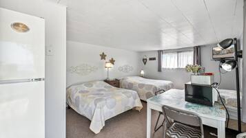 Room, 1 Queen Bed and 2 Double Beds