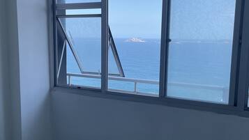 3 quartos, ferros/tábuas de passar roupa, roupa de cama