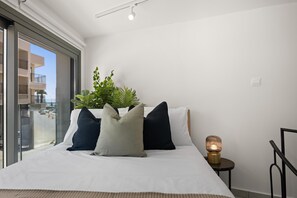 Luxury Studio | In-room safe, blackout drapes, iron/ironing board, free WiFi - Phaedrus Living Alkminis Seaside Praia (Paphos)