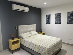 2 chambres, fer et planche à repasser, Wi-Fi, draps fournis