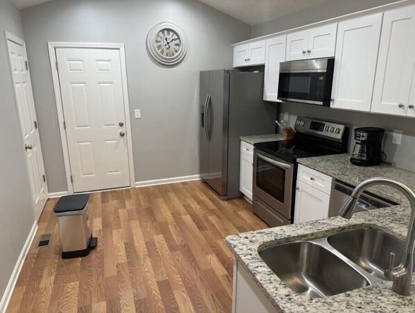 Private kitchen - Escape to a serene ranch getaway just south of Atlanta in McDonough, Ga!. (McDonough)