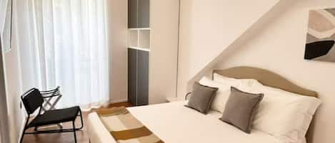 1 bedroom, in-room safe, iron/ironing board, free WiFi