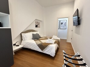 1 bedroom, in-room safe, iron/ironing board, free WiFi