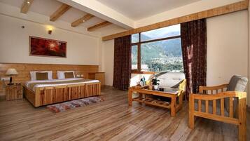 Family Room | Free WiFi