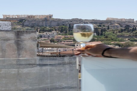 Heart of Athens Apartments - Image 5
