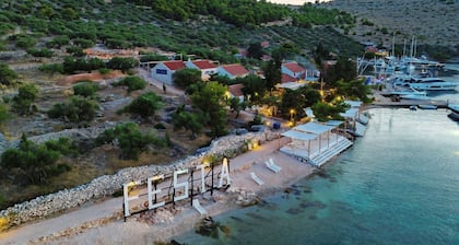 Room 4 - Perfect Glamping for people who want more!