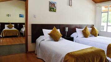 Family Cabin | Premium bedding, minibar, desk, laptop workspace