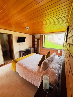 Biancheria da letto di alta qualità, minibar, una scrivania