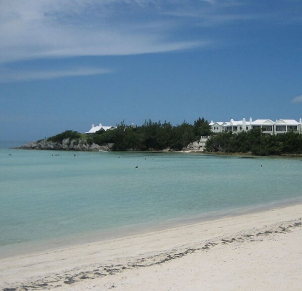 Beach - Exquisite 1-bedroom Apartment is centrally located in Devonshire Parish......... (Devonshire DV08)