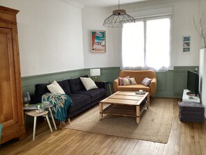 TV, books, stereo - Maison à Tréboul Avec Jardin (Douarnenez)