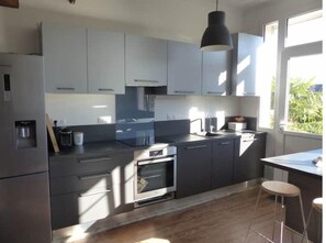 Fridge, oven, stovetop, dishwasher - Maison à Tréboul Avec Jardin (Douarnenez)