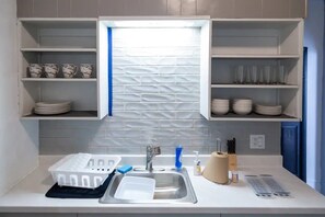 Kylskåp, mikrovågsugn, ugn och spishäll