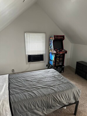 3 bedrooms, in-room safe, desk, iron/ironing board