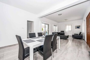 Dining - Michaela Vine - Three Bedroom Villa, Sleeps 6 (Peyia)