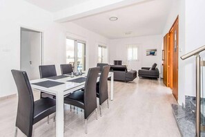 Dining - Demitrios Vine - Three Bedroom Villa, Sleeps 6 (Peyia)