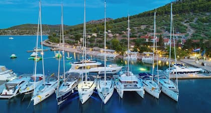 Room 8 - Perfect Glamping for people who want more!