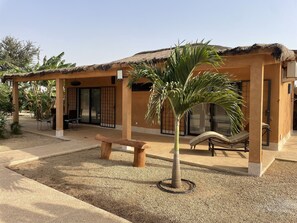 Terrace/patio - Villa Assinie, a privileged space around a 16 m Californian swimming pool (Nianing2)