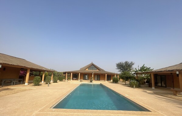 Pool - Villa Assinie, a privileged space around a 16 m Californian swimming pool (Nianing2)