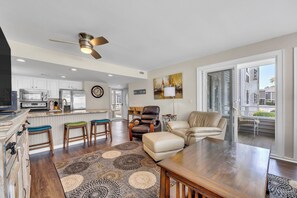 Living area - Arcadian Dunes Shore Drive 2/2 (Myrtle Beach)